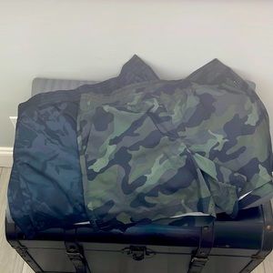 🎉🎉2 Pairs Stretch tech, quick dry workout shorts🎉🎉